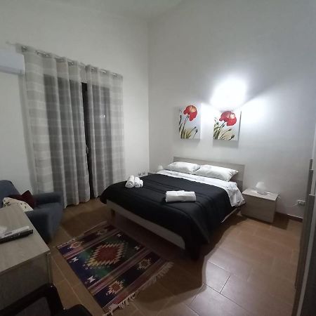 Rosa'S House Bed And Breakfast Santa Margherita di Belice Esterno foto